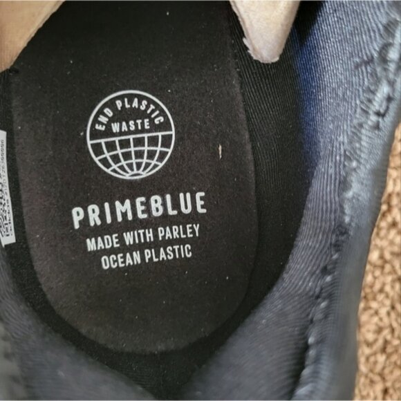 NEW 9.5 Mens NMD_R1 Primeblue Adidas. - Picture 9 of 10